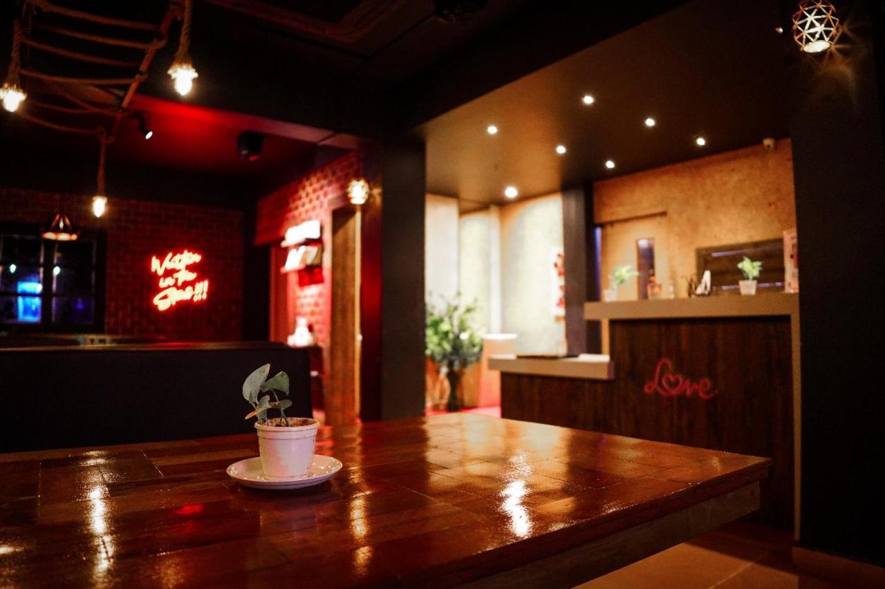 Hotel De L'Amour Порт Блеър Екстериор снимка