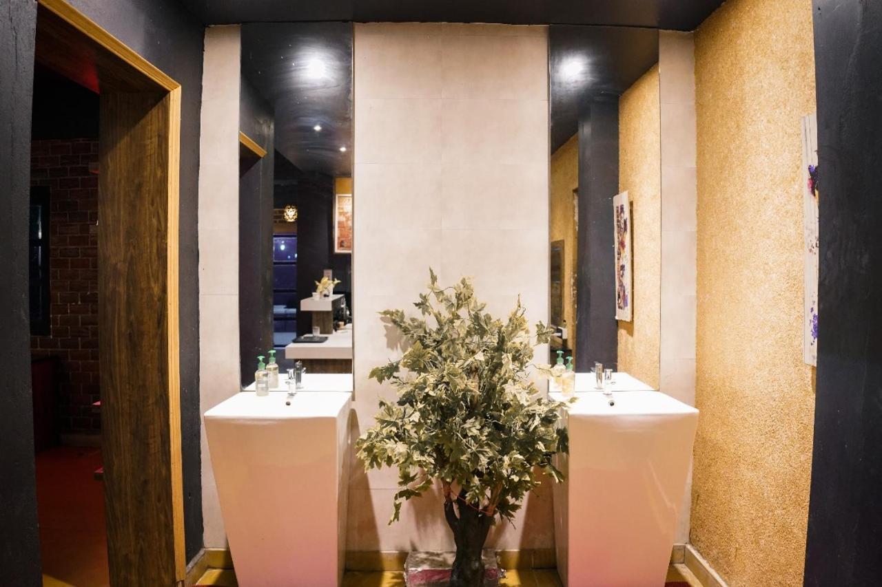 Hotel De L'Amour Порт Блеър Екстериор снимка